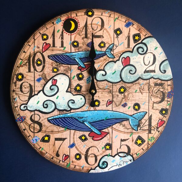 L'orologio megattere è dipinto a mano dall'artista Andrea Agostini - esclusiva Allover home and lab
